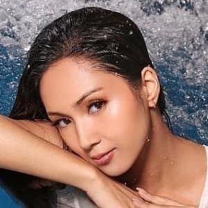 Roxanne Barcelo