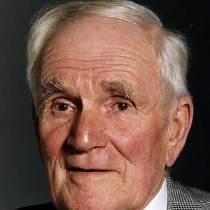 Desmond Llewelyn