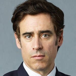 Stephen Mangan