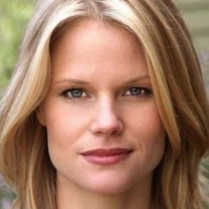 Joelle Carter