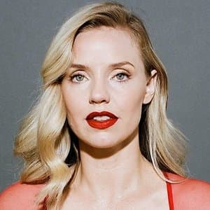 Kelli Garner