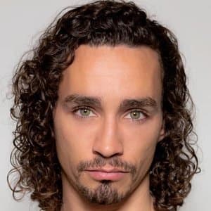 Robert Sheehan