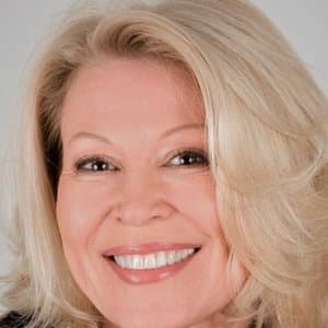 Leslie Easterbrook