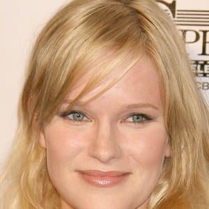 Nicholle Tom