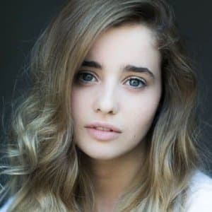 Holly Earl