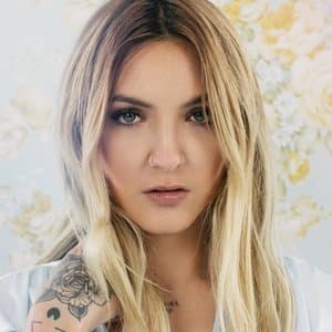 Julia Michaels