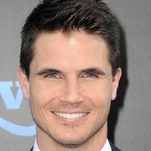 Robbie Amell