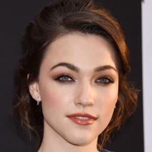 Violett Beane