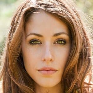 Amanda Crew