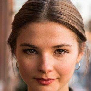 Stefanie Scott